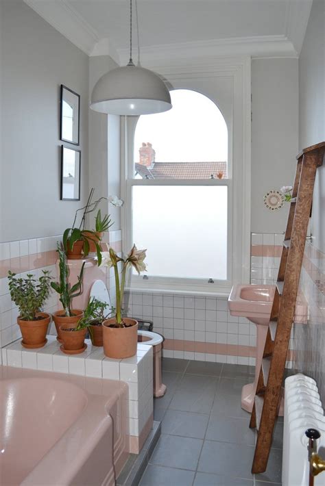 Spectacularly Pink Bathrooms That Bring Retro Style Back Decoist