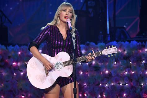Taylor Swift Brings Spectacle To Amazon Music S Prime Day Concert Rolling Stone