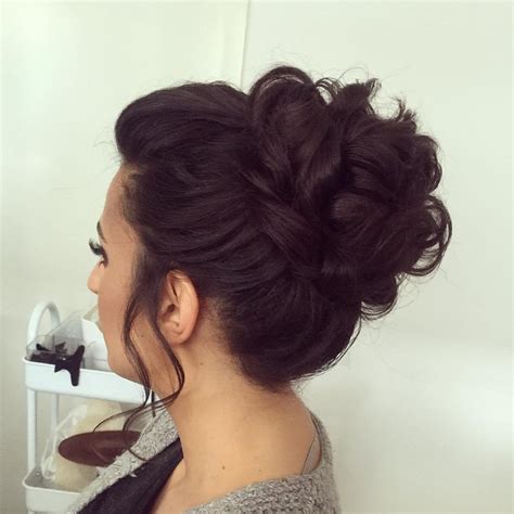 If you are looking for something graceful and gorgeous for a red carpet event, then the faux hawk updo for short hair style will come in handy. 20+ Updo for Short Haircut Ideas, Designs | Hairstyles ...