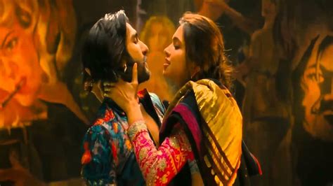 Deepika Padukone S Hottest Kissing Video Scenes Fr Youtube
