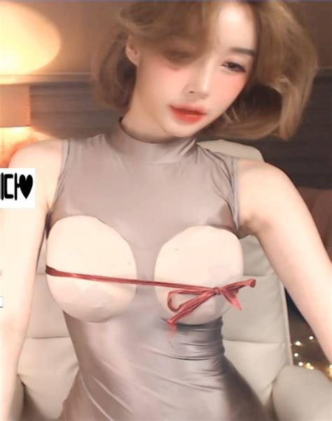 3 gif bj화정 섹시댄스중 유륜 노출 희귀짤 20시간 전. 아프리카TV 괴물신입 전지현 근황 - 토토히어로