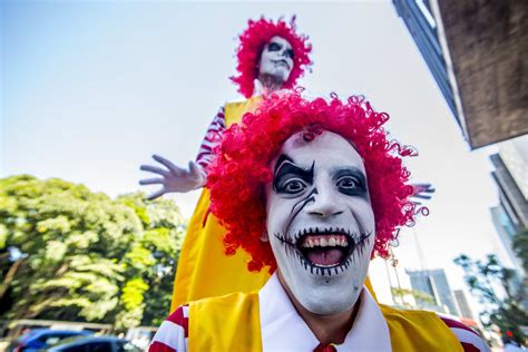 Mcdonalds Is Hiding Ronald Mcdonald Amid Creepy Clown Sightings First We Feast