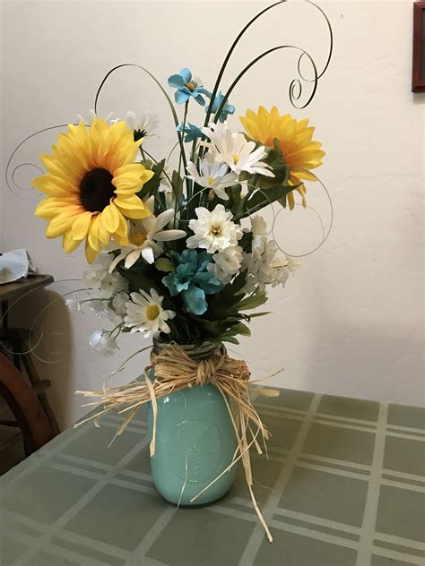 Sunflower Daisy Centerpiece Using Painted Mason Jar With Gridded Lid