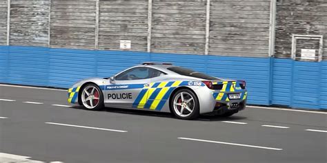 Ferrari 458 Italia W Czeskiej Policji Skonfiskowano Je Przestępcom