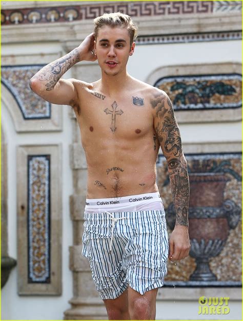 Justin Bieber Goes Shirtless For A Swim At The Versace Mansion Photo 3528469 Justin Bieber