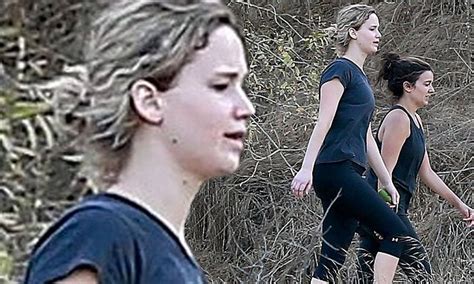 Make Up Free Jennifer Lawrence Clads Her Figure In Skintight Leggings