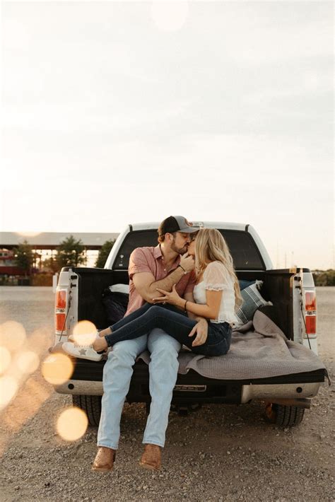 Pin By Kenzie Gallow On Livin The Dream Cute Country Couples Country Couples Country Couple