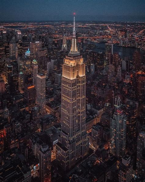 Empire State Building At Night By 212sid Empire State Of Mind Empire
