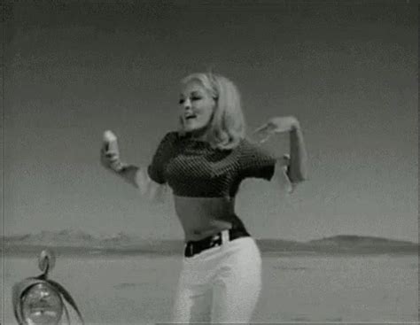 Retro Dancer Gif Retro Dancer Beach Discover Share Gifs Shall We Dance Just Dance Gif