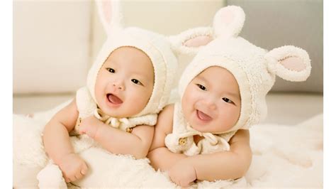 Bizas' journeys have led him from one side of the world to the other and he participated in an expedition to the north pole in may 1996. Cute Twin Babies Wallpapers | HD Wallpapers | ID #15806