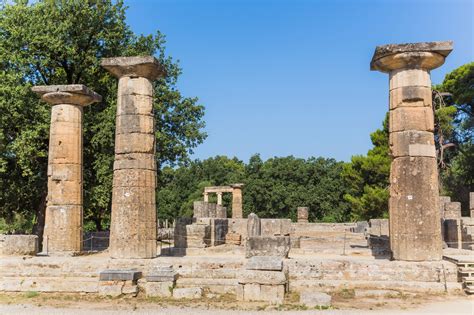 An architectural style is characterized by the features that make a building or other structure notable and historically identifiable. Greek Architecture That Changed History Photos ...