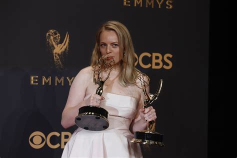 Just A Big Ol Gallery Of Emmy Winners Kissing Their Trophies La Times