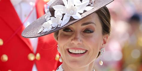 Kate Middleton Pulls All The Fashion Stops At The Royal Ascot