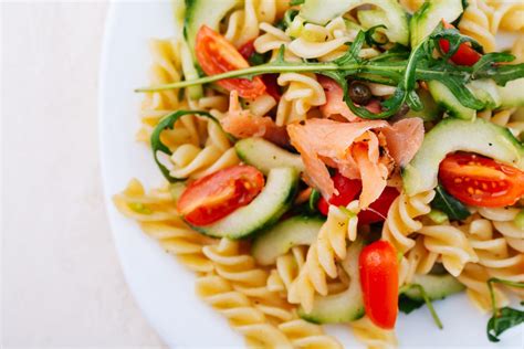 Pasta Fredda Con Salmone E Pomodorini La Ricetta Facile E Veloce Con Rucola