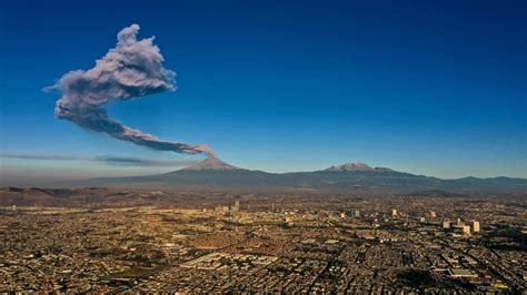 Mexicos Popocatepetl Volcano Erupts