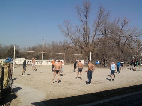 Одесситы разделись до гола и играли в волейбол на пляже ФОТО Одесская Жизнь