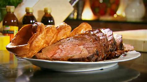 Marco Pierre White Recipe For Roast Beef With Yorkshire Puddings And Gravy Youtube