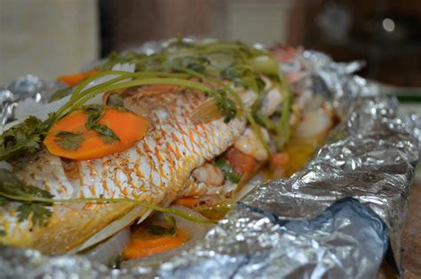 Salpimentamos el salmón y lo ponemos a cocinar aquí. Pargo Relleno (Stuffed Snapper) - Cuban Recipes