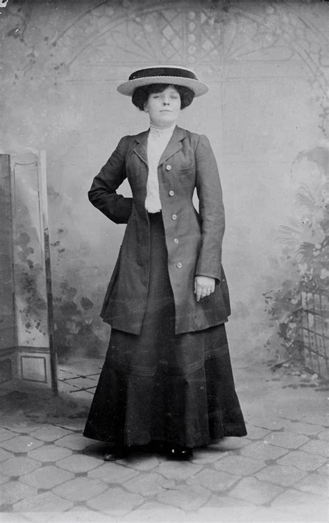 Edwardian Lady With Attitude In 2019 Edwardian Era Fashion Edwardian Dress Edwardian Fashion