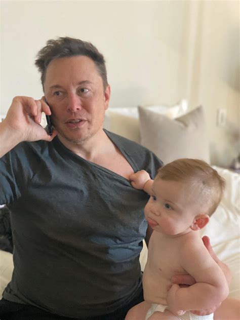 Elon Musk E Grimes Mostram Fotografias Do Seu Baby X