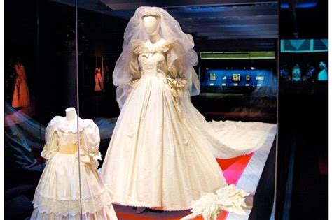 Scroll to see more images. Wedding dress from the Princess Diana Exhibition in America. Saw it at Mall of Amer… | Princess ...