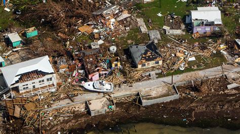 Hurricane Dorians Reach Sprawls From Bahamas To Florida The New York Times