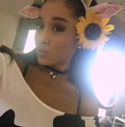 Ariana Grande Oozes Specs Appeal As She Poses For A Seductive Snap Daily Mail Online