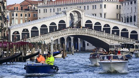 Cette année la saison des pluies est exceptionnelle au sénégal et en afrique de l'ouest en général où les précipitations ont engendré d'importants dégâts et des pertes en vies humaines Inondations historiques à Venise, atteindra-t-on les 2 mètres?