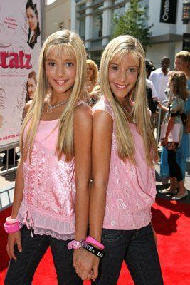 Legally blondes is about two twin girls izzy and annie woods who live in great britain like their cousin elle have a love for pink. Pin on Twins!!!