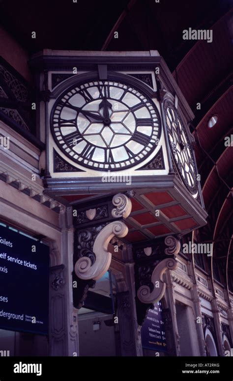 Paddington Station Clock Hi Res Stock Photography And Images Alamy