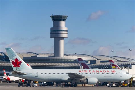 Toronto And Montreals Airports Rank Low In Traveller Satisfaction