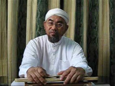 Barang siapa membacanya, allah akan menunaikan segala hajatnya dan diluaskan rezekinya, dibaca pada isteri akan kasih ia pada suaminya, dibaca pada medan perang akan pecah belah segala musuhnya, dibaca pada penyakit akan sembuhnya. Bismillah 6 - YouTube