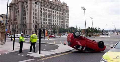 Car Flips On Roof And Windows Smashed In City Centre Crash Liverpool Echo