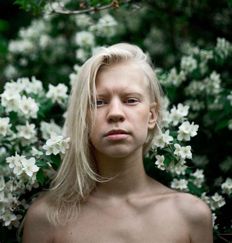 Albino People Wholl Mesmerize You With Their Otherworldly Beauty Albino Girl Albino Portrait