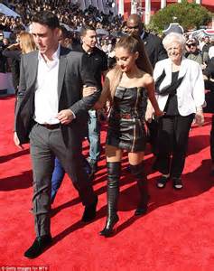Ariana Grande Is Daring In Leather At The Vmas As Grandmother Joins Her