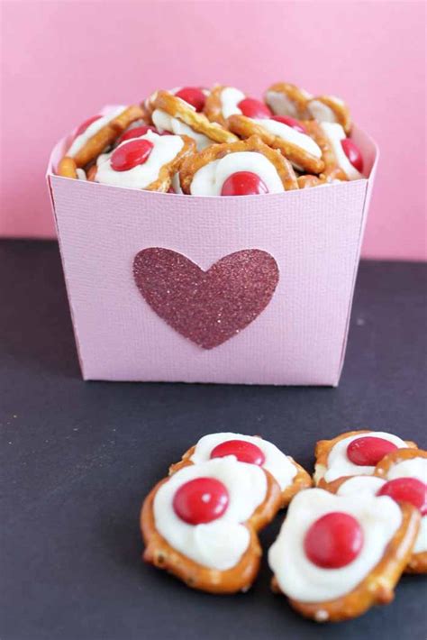 Easy Valentines Day Boxes For School With Sweet Snacks The Country