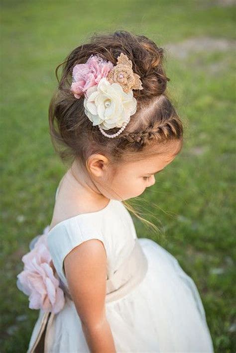 You can create very natural hairstyles, for example, with natural curls or waves down topped with a flower or greenery crown , which is a timeless idea and such hairstyles. 33 Cute Flower Girl Hairstyles (2020 Update) | Wedding ...