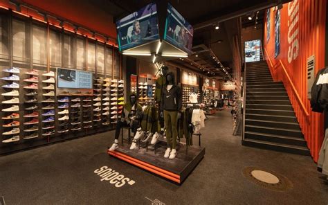 The nuwaubians claimed snipes as one of their own, though a spokeswoman for snipes denied any connection. Neues Store Design: Snipes & Samsung holen die Straße in ...