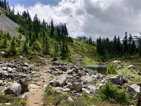 Hiking The Chain Lakes Loop Washington Grey Otter Outventures®