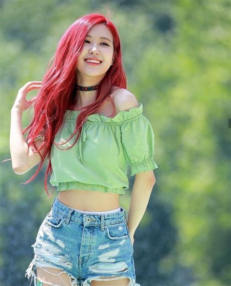 These 30 Photos Prove That Blackpinks Rosé Is The Queen