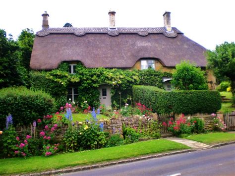 50 English Cottage Style Wallpaper