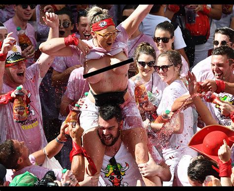 Pamplona Wine Soaked Revellers Put On X Rated Display Daily Star