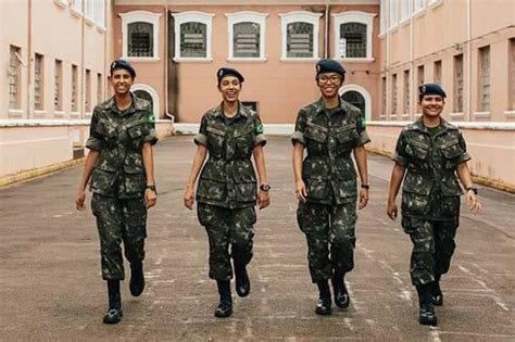 Exército Brasileiro Começa A Treinar Mulheres Para O Front Roupas