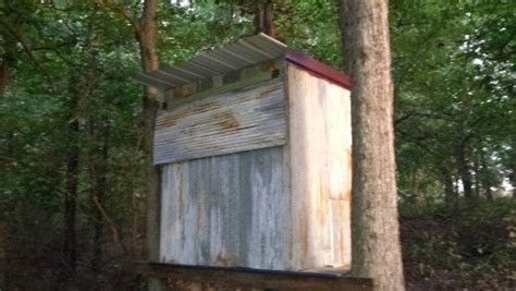 Deer Blind Made Using Old Pallets Pallet Projects Home Projects Deer
