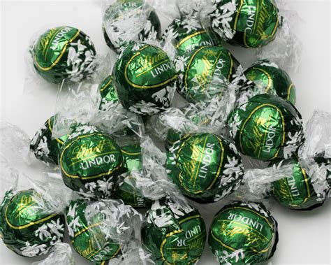 Lindt Lindor Mint Milk Chocolate Truffles Green Balls Ebay