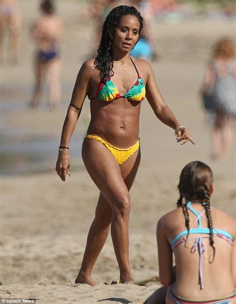 Jada Pinkett Smith Displays Incredible Body In A Colourful Bikini Daily Mail Online