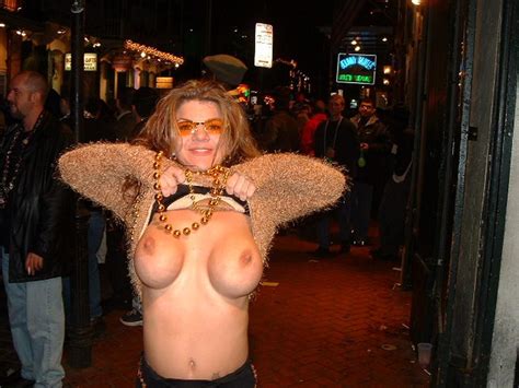 Drunk Girls Flash Tits At Mardi Gras Porn Pictures Xxx Photos Sex Images 3456547 Pictoa