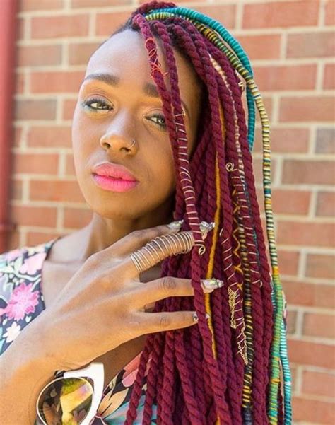 20 Cosy Hairstyles With Yarn Braids