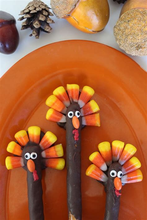 Fun Thanksgiving Treat How To Make Turkey Pretzels She Plans Parties