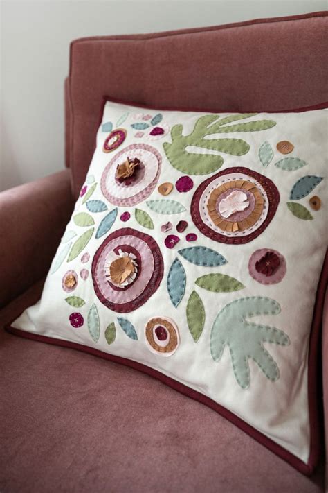 How To Make A Modern Appliqué Pillow With Knits Suzy Quilts Modern